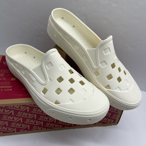 Vans Men’s Slip-On Mule Trk
Marshmallow
VN0005V8FS8 Cream Perforated Mules - Picture 4 of 16